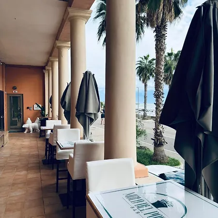 - Molo Del Porto A Civitavecchia